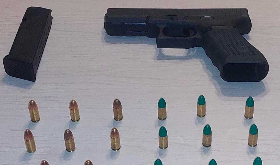 Antofagasta: joven de 19 años fue sorprendido con un arma de fuego y 17 ...