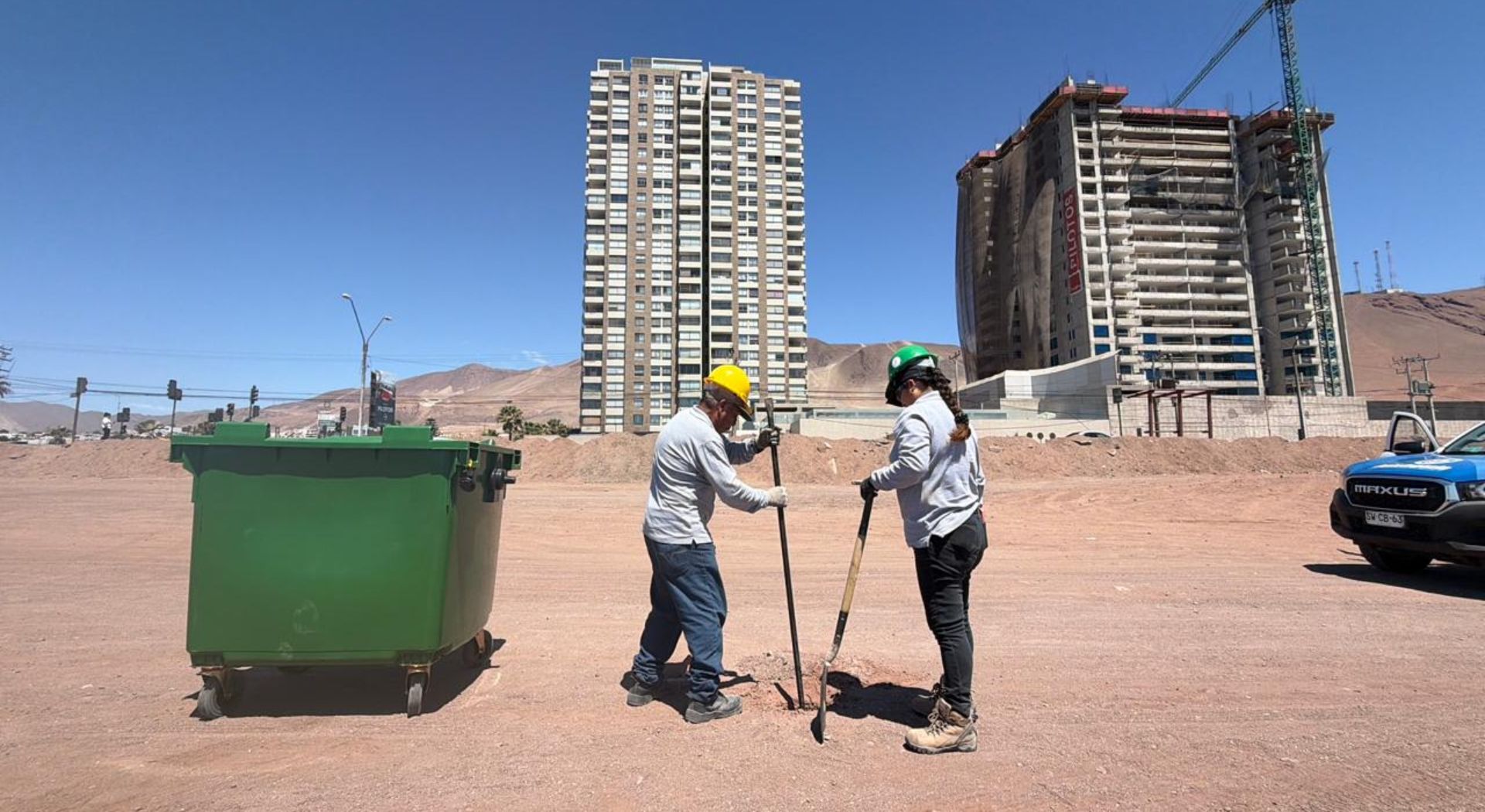 Instalan 60 contenedores de basura en el sector de la Playa Llacolén de ...